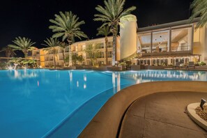 Outdoor pool, pool umbrellas, sun loungers