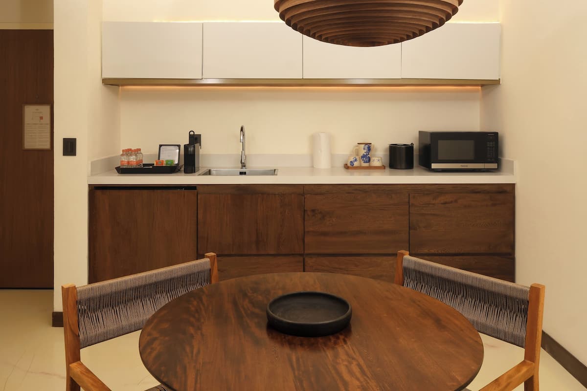 Suite, 1 Bedroom, Harbor View | Egyptian cotton sheets, premium bedding, Tempur-Pedic beds, in-room safe