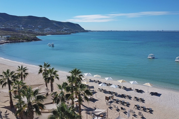 Private beach nearby, white sand, scuba diving, snorkeling