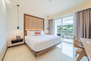 Standard Room, 1 King Bed, Garden View | Egyptian cotton sheets, premium bedding, Tempur-Pedic beds, in-room safe