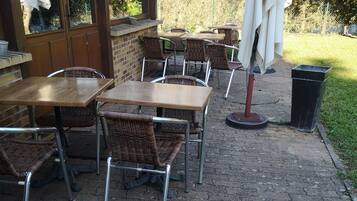 Déjeuner et dßner servis sur place, spécialités Cuisine française