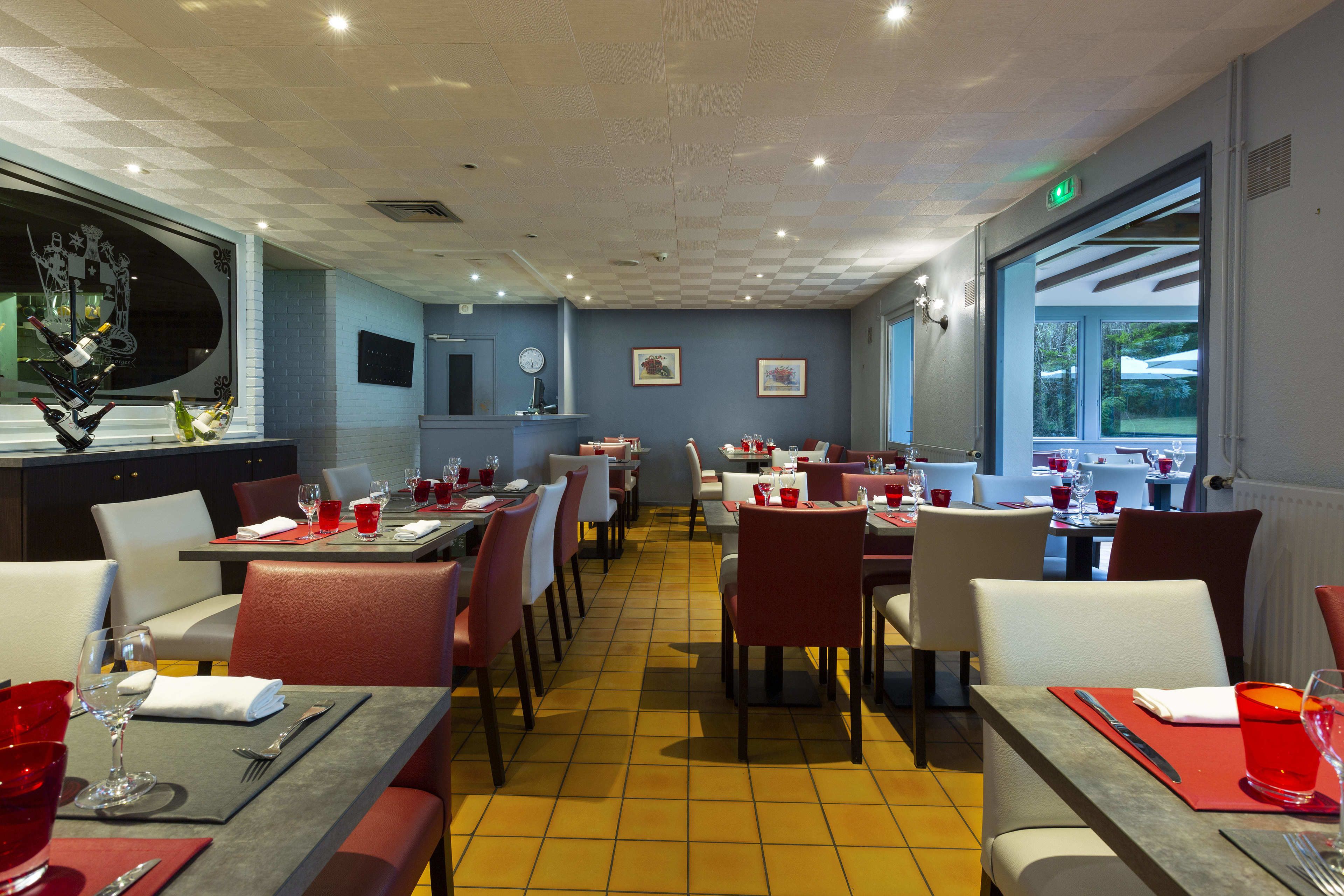 Déjeuner et dîner servis sur place