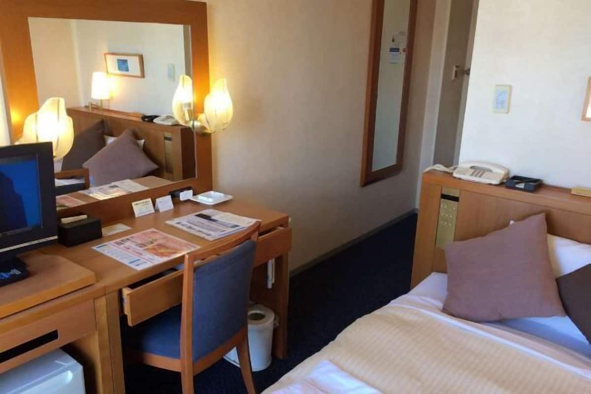 In-room safe, desk, laptop workspace, free WiFi