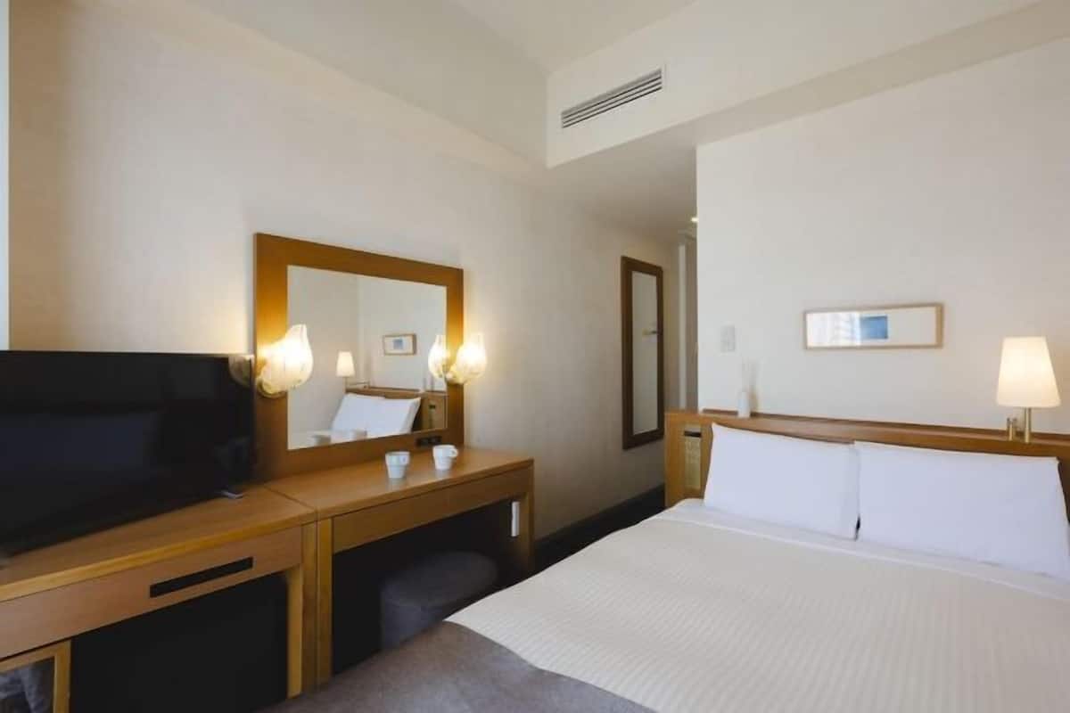 In-room safe, desk, laptop workspace, free WiFi