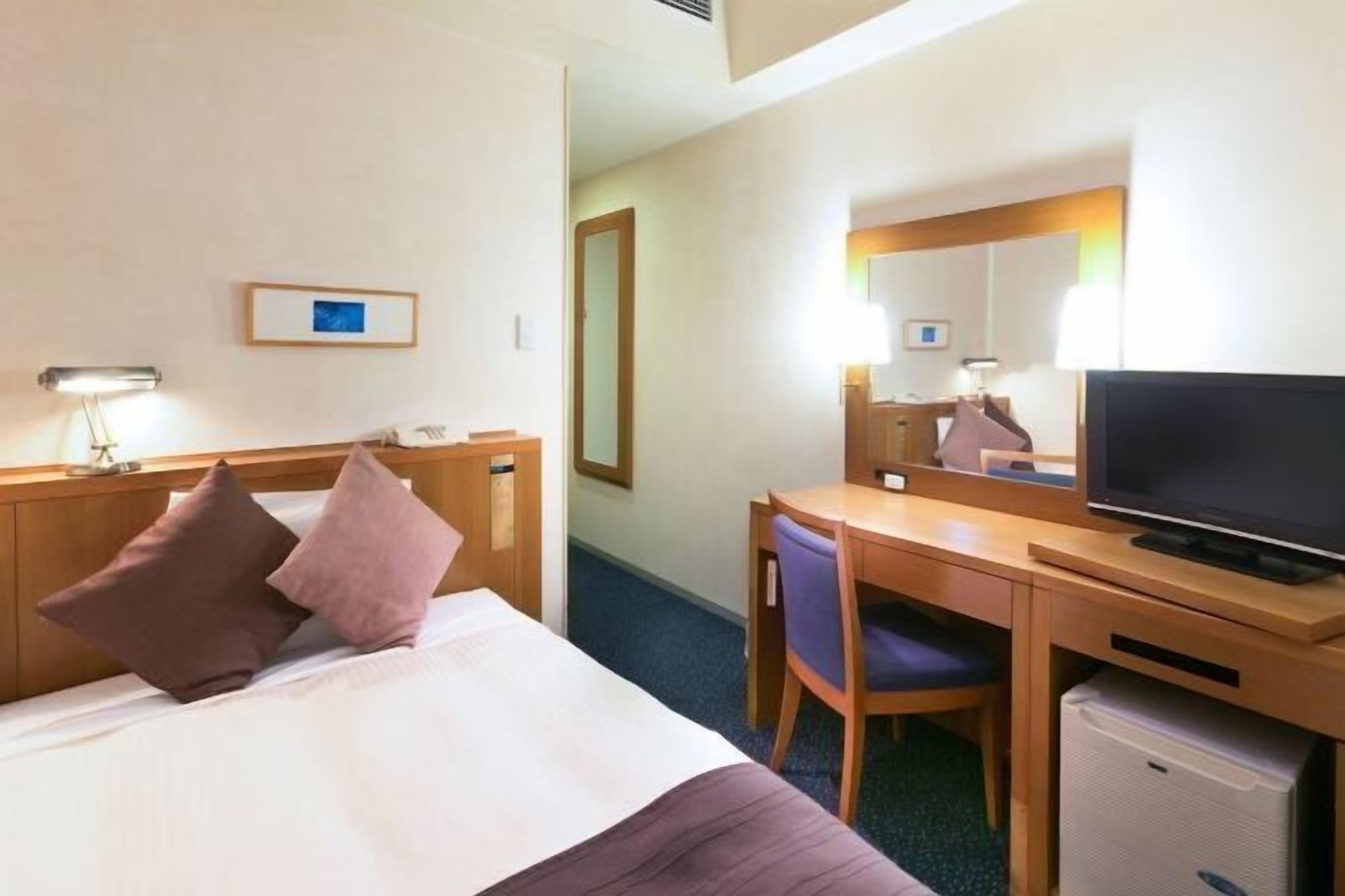 In-room safe, desk, laptop workspace, free WiFi