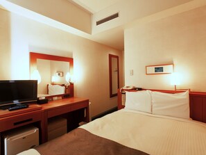 In-room safe, desk, laptop workspace, free WiFi