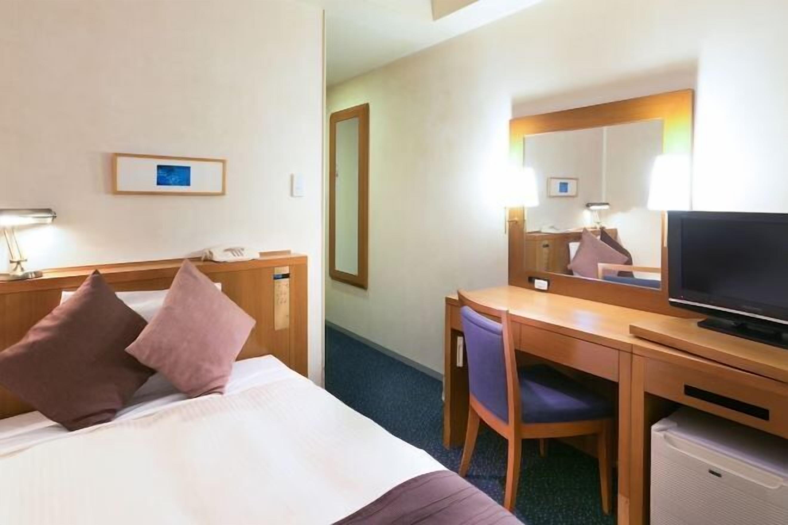 In-room safe, desk, laptop workspace, free WiFi