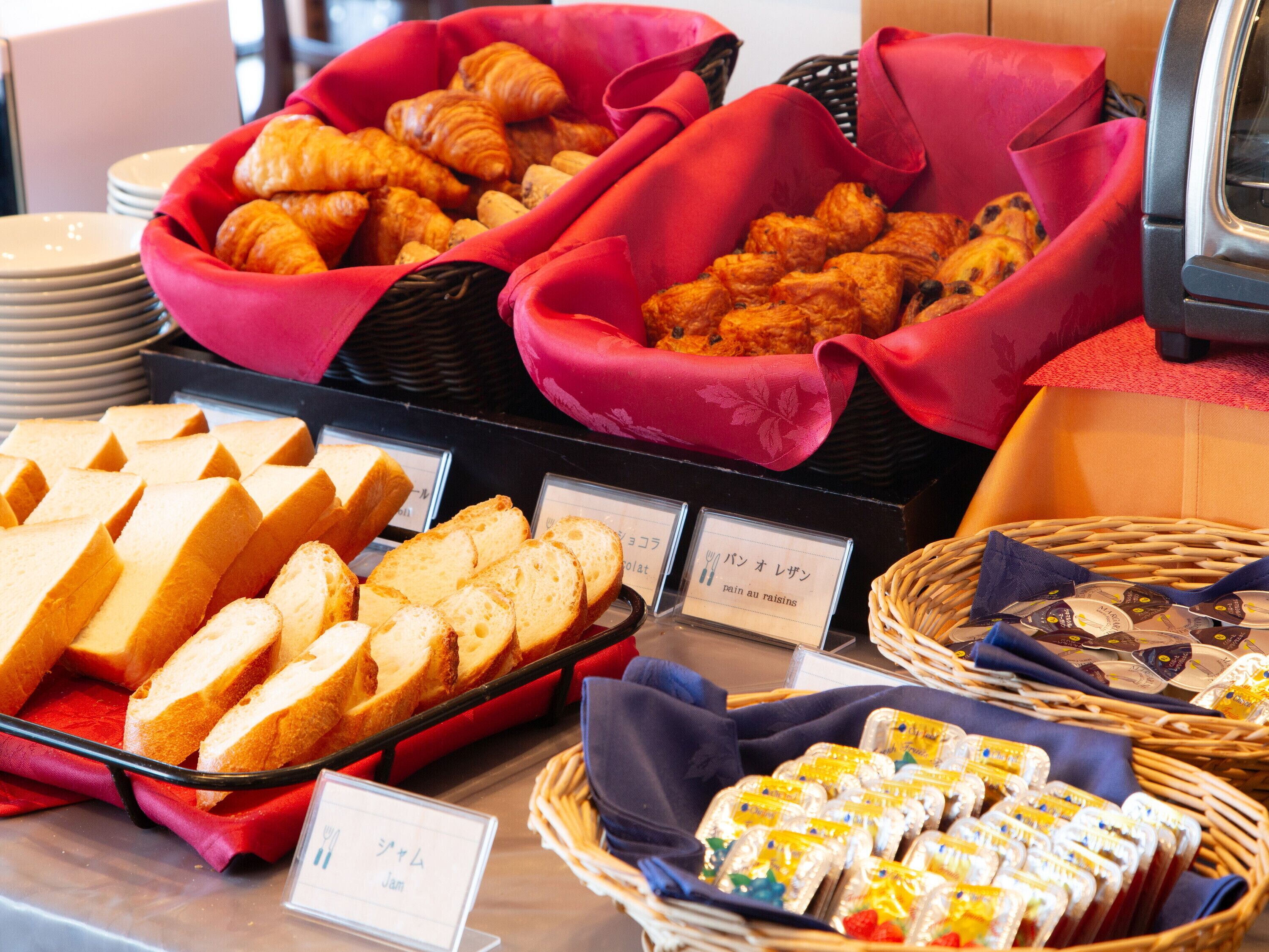 daily buffet breakfast (jpy 1500 per person)