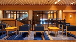 Lobby-lounge