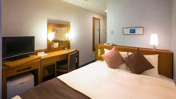 In-room safe, desk, laptop workspace, free WiFi