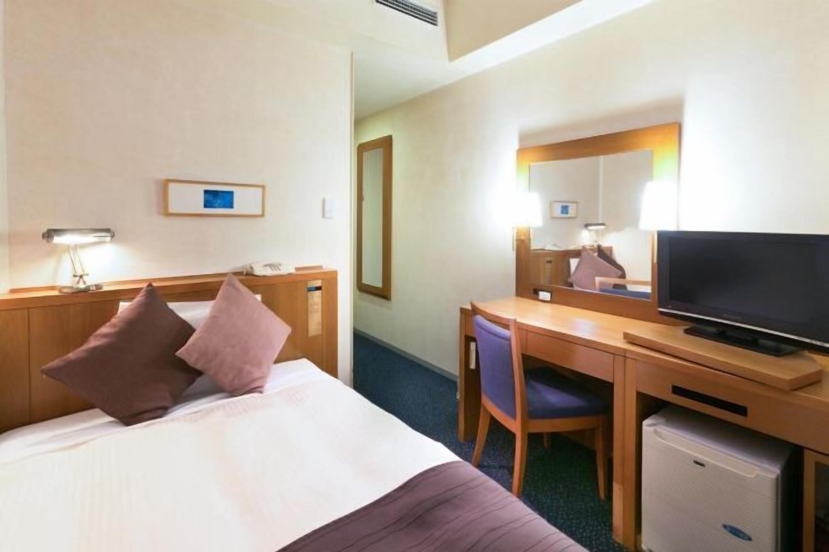 In-room safe, desk, laptop workspace, free WiFi