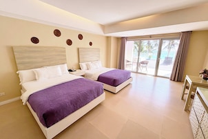 Premier Seaview Twin | Minibar, in-room safe, desk, laptop workspace