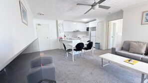 Standard Apartment, 1 Bedroom | Private kitchen | Full-size fridge, microwave, stovetop, dishwasher - Santana Resort (Surfers Paradise)
