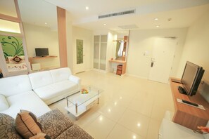 Suite, 1 King Bed | Minibar, in-room safe, rollaway beds, free WiFi - Camellia Princess Hotel (Vientiane)