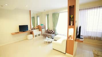 Suite, 1 King Bed | Minibar, in-room safe, rollaway beds, free WiFi