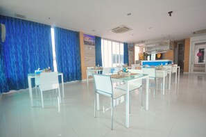 Tägliches inbegriffenes Frühstücksbuffet