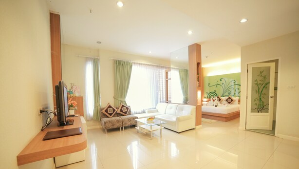 Suite, 1 King Bed - Camellia Princess Hotel (Vientiane)