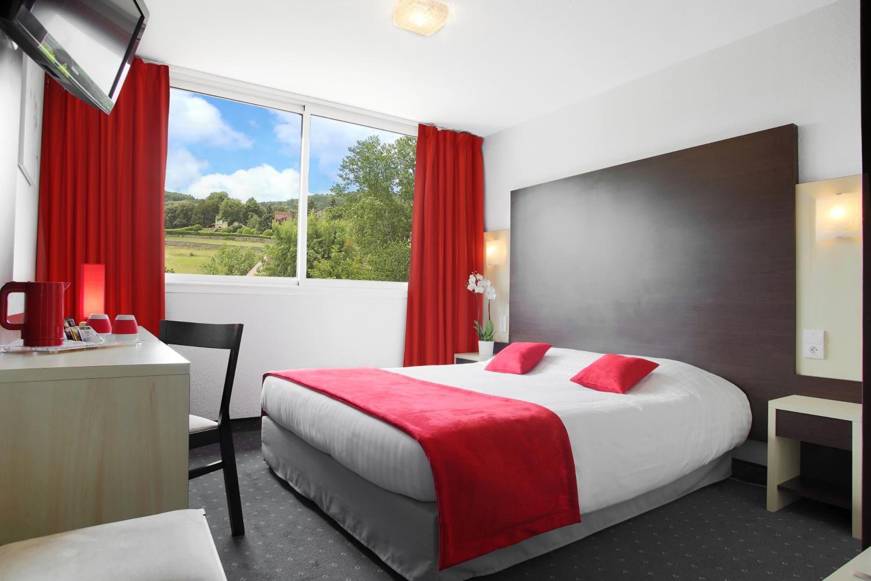 in-room safe, desk, iron/ironing board, free cots/infant beds