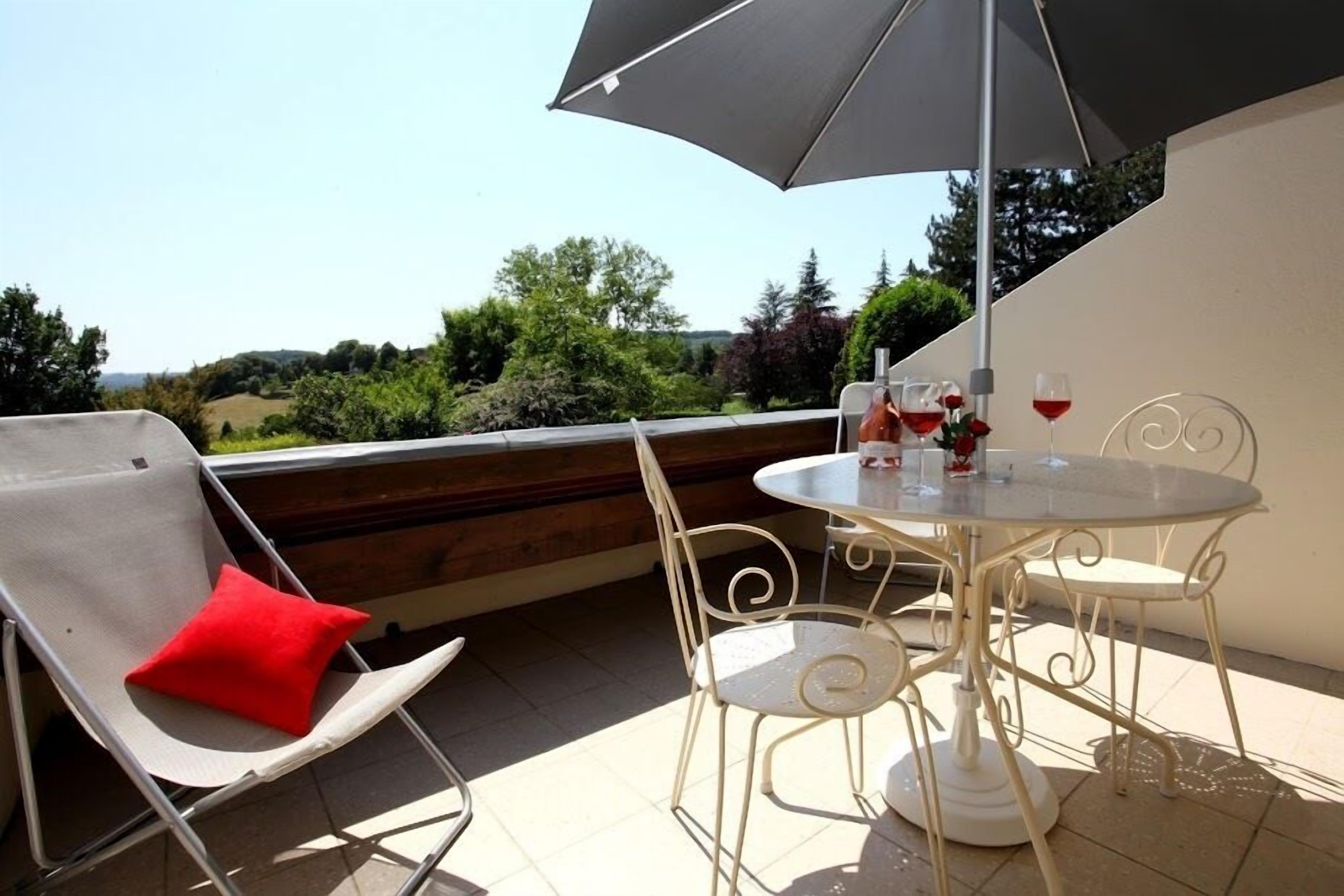 triple studio with terrace and garden view | terrace/patio