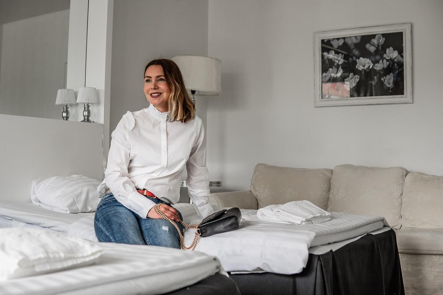 Desk, soundproofing, free WiFi, bed sheets