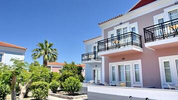 Soundproofing, free WiFi, bed sheets