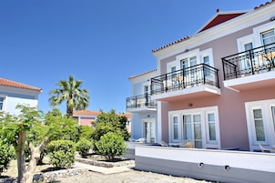 Soundproofing, free WiFi, bed sheets