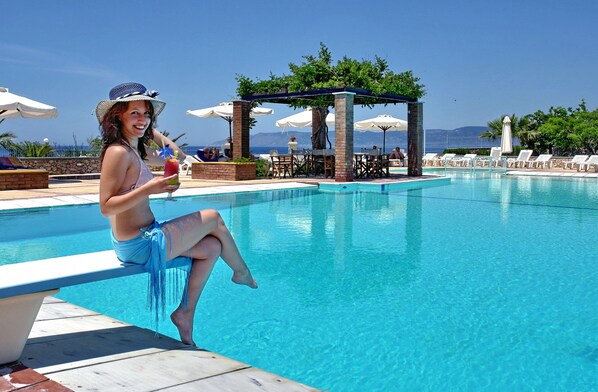 Seasonal outdoor pool, open 7:00 AM to 8:00 PM, pool umbrellas