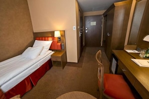 Frette Italian sheets, premium bedding, down duvets, pillow-top beds - Best Western Grand Hotel (Kielce)