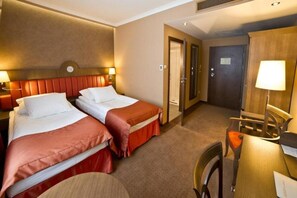 Frette Italian sheets, premium bedding, down duvets, pillow-top beds - Best Western Grand Hotel (Kielce)