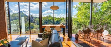 Televisión LCD, chimenea, Netflix y reproductor de DVD