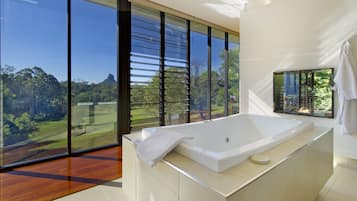 Luxury Cottage, 1 Bedroom, Mountain View | Jetted bathtub