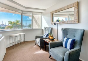 3 Bedroom Deluxe Marina View Apartment | Living area | 42-inch flat-screen TV with cable channels, TV - Sailport Mooloolaba Apartments (Mooloolaba)
