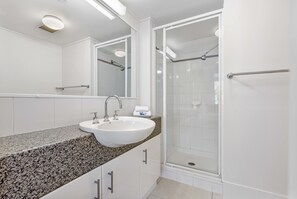 Đồ dùng nhà tắm thân thiện với môi trường, máy sấy tóc, khăn tắm 