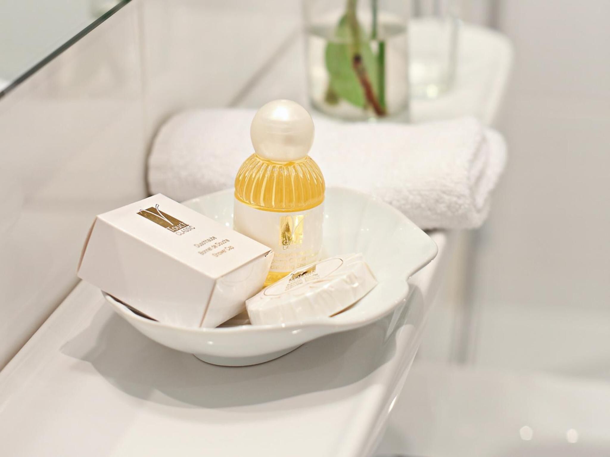 single room | bathroom | free toiletries, hair dryer, towels