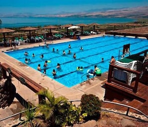 Seasonal outdoor pool, open 9 AM to 6 PM, pool umbrellas, pool loungers - Ramot Resort Hotel (Ramot)
