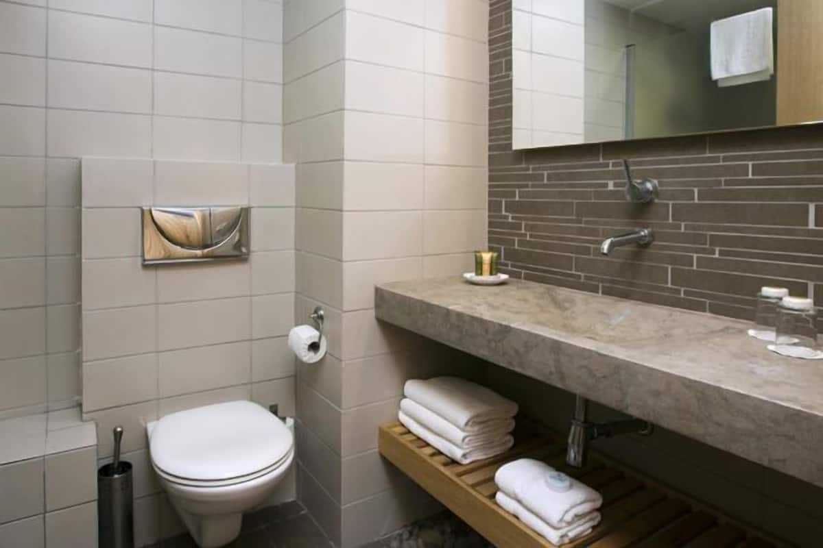 cabin | bathroom | free toiletries, hair dryer, towels