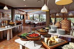 Petit déjeuner buffet compris tous les jours