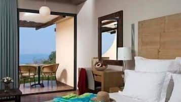 Habitación Deluxe, en la zona del jardín | Colchones viscoelásticos, minibar, caja fuerte y cortinas opacas