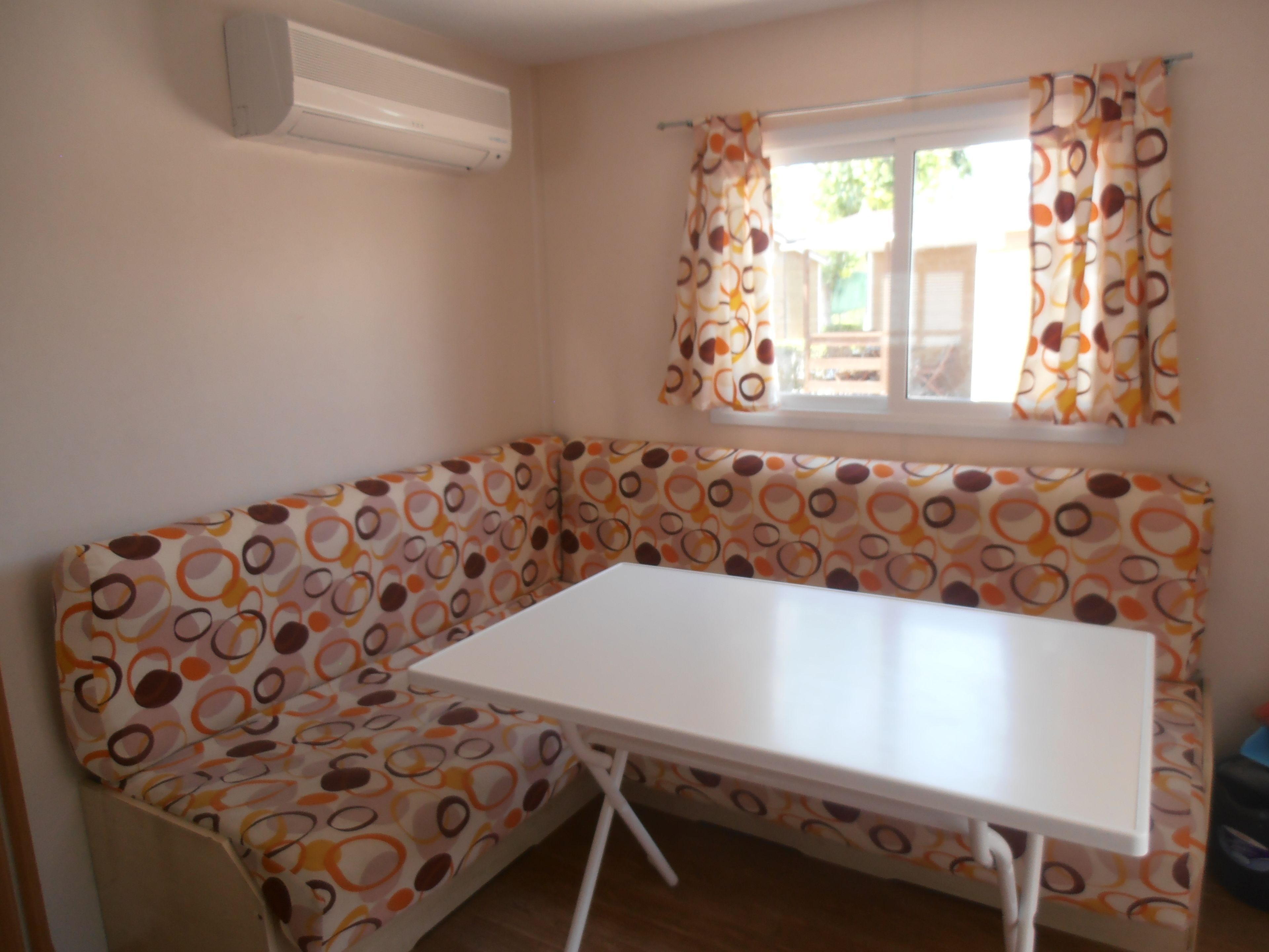 Bungalow, 2 slaapkamers, terras | Woonruimte | Een tafeltennistafel