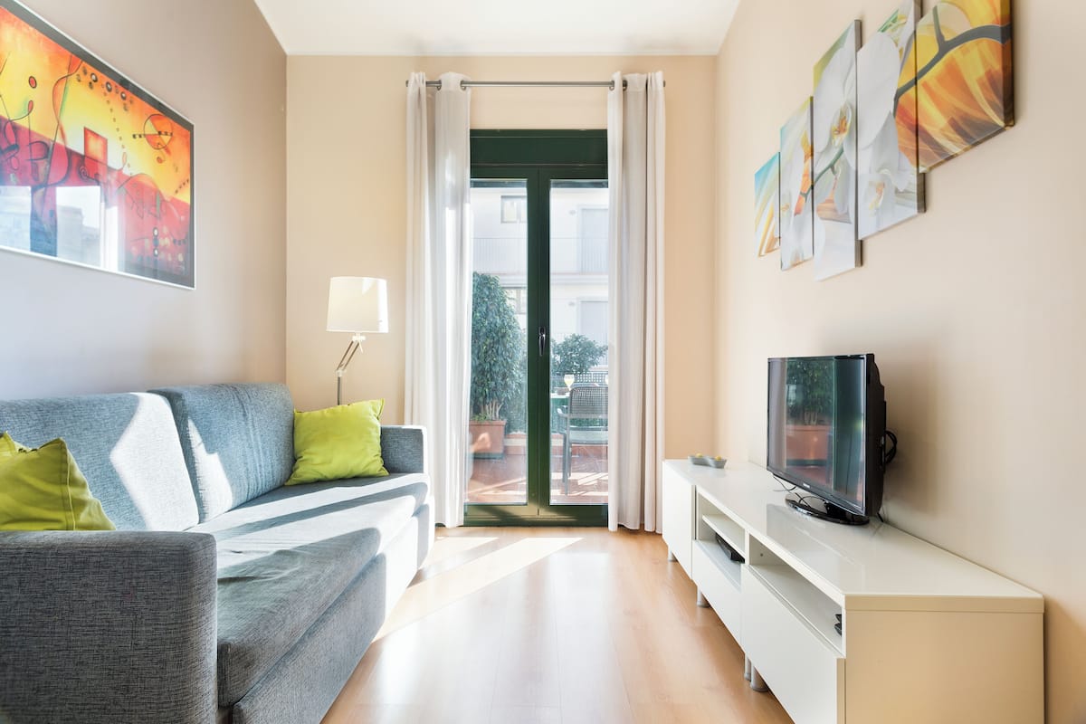 32-inch plasma TV with satellite channels, TV