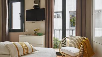 Business appartement, 1 slaapkamer | Luxe beddengoed, donzen dekbedden, een kluis op de kamer