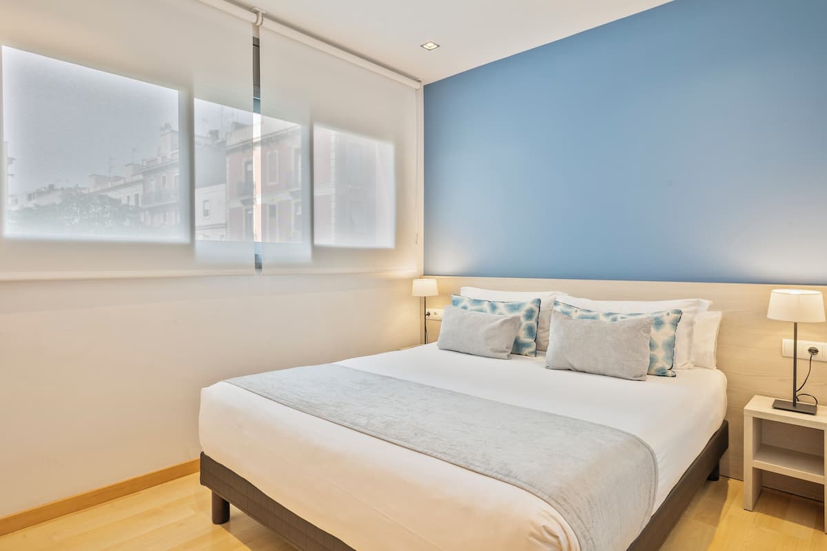 2 bedrooms, premium bedding, down duvets, in-room safe