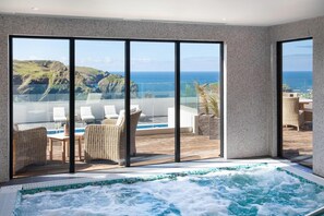 Indoor spa tub - Mullion Cove Hotel & Spa (Helston)