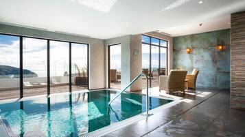 Couples treatment room(s), sauna, hot tub, steam room, body treatments