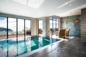 Couples treatment rooms, sauna, hot tub, steam room, body treatments - Mullion Cove Hotel & Spa (Helston)
