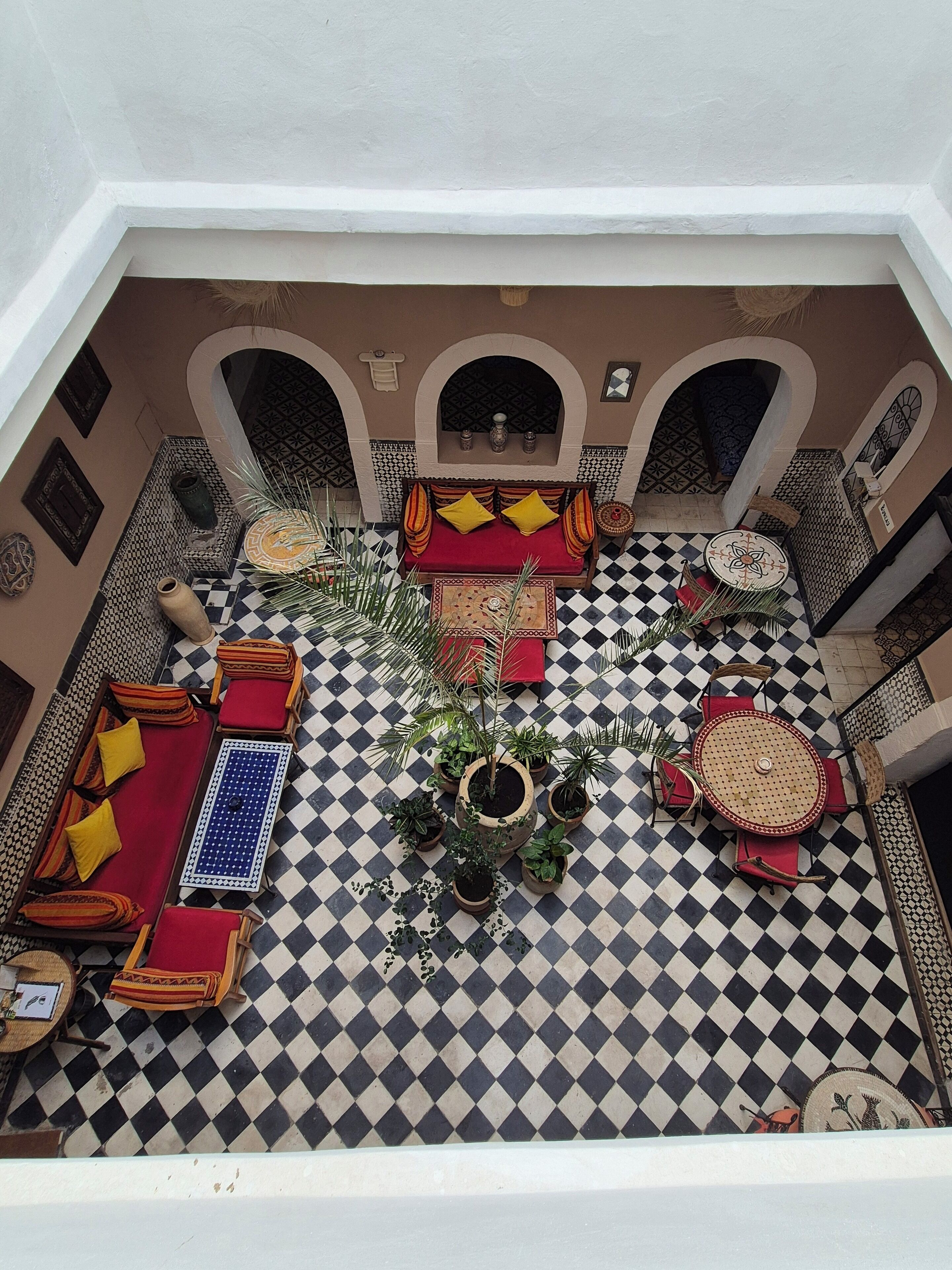 Quartos à prova de som, ferros/tábuas de passar roupa, Wi-Fi de cortesia