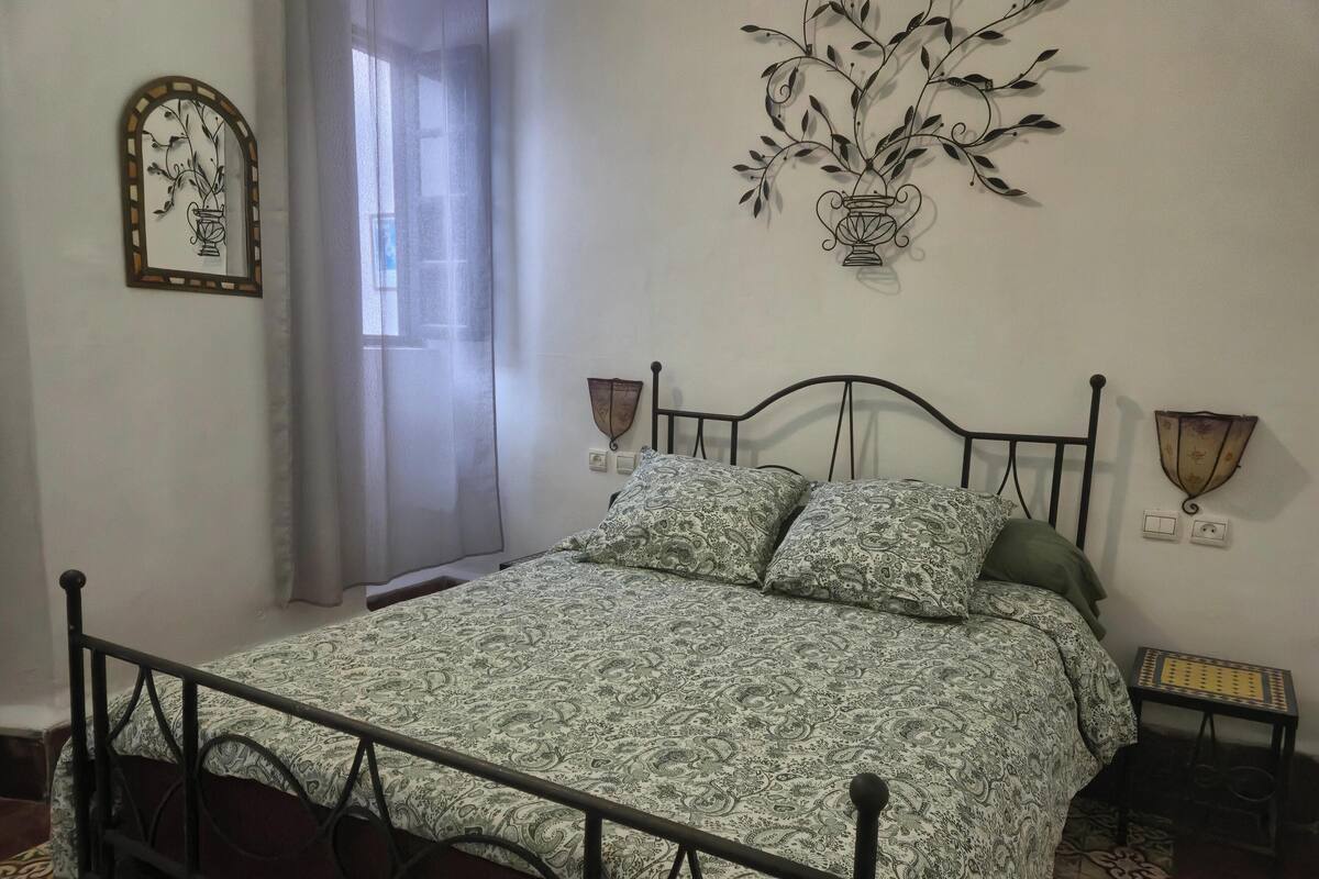 Double Miel | Soundproofing, iron/ironing board (on request), WiFi (free), bed sheets