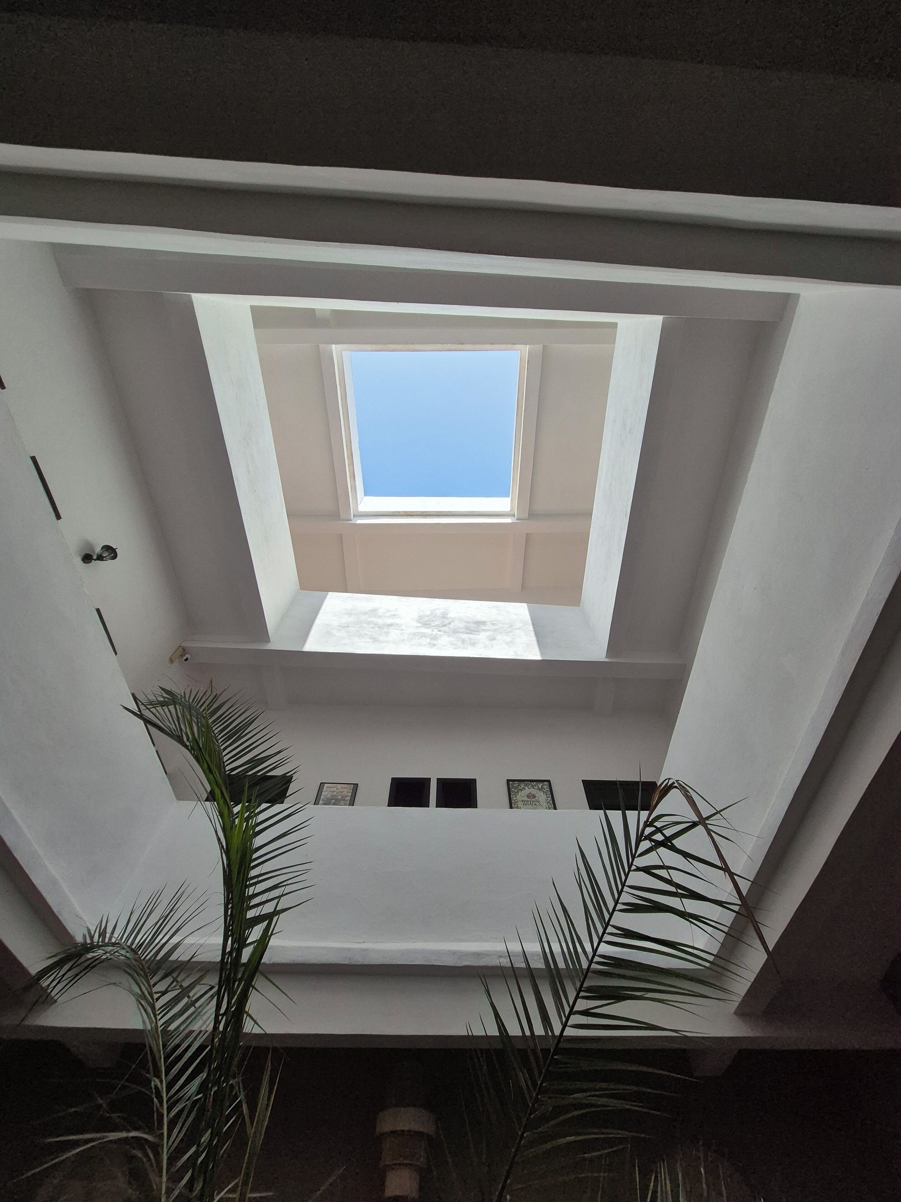 Quartos à prova de som, ferros/tábuas de passar roupa, Wi-Fi de cortesia