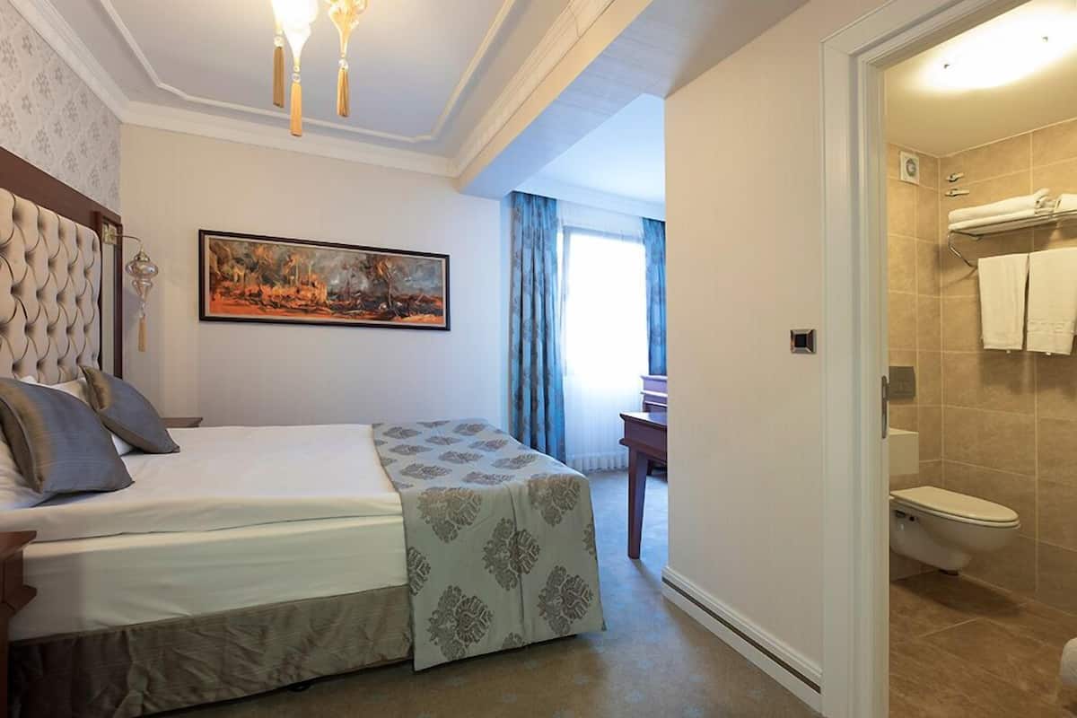 Minibar, in-room safe, desk, iron/ironing board