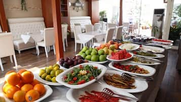 Desayuno bufé gratuito y diario